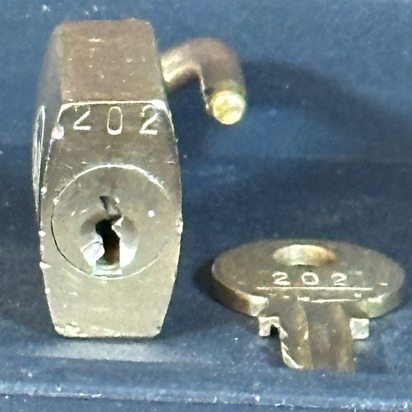 # 202 Louis Vuitton Lock and Key - Picture 4 of 7